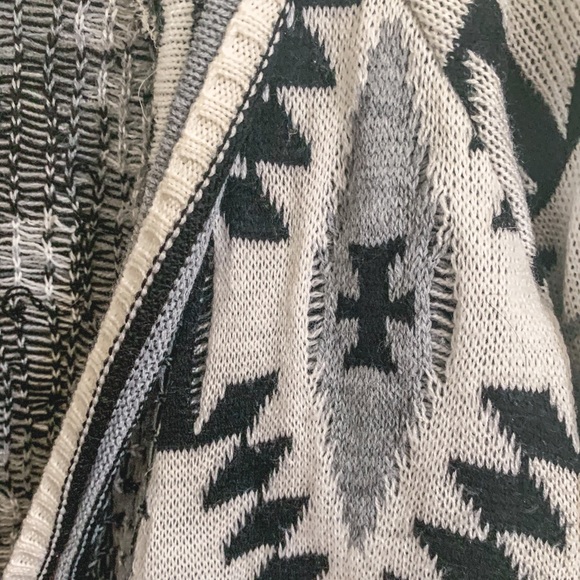 Aztec print open front cardigan sweater - Picture 3 of 5